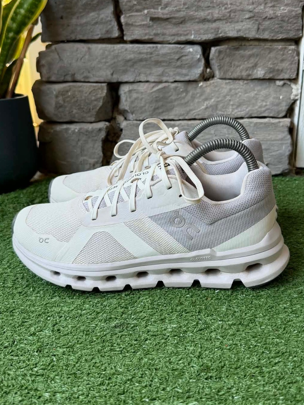 On Running Cloudrunner Gray/White Womens Sneakers